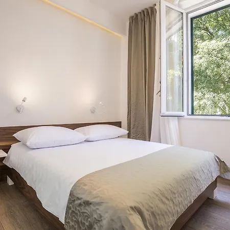 Luxury Marino Πανσιόν